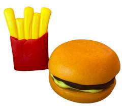 Ehető tortadekoráció Hamburger és sült krumpli – 2 darabos cukrászmassza szett (~6 cm)