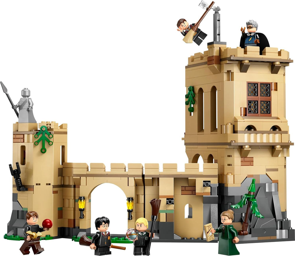 Roxfort kastély LEGO Harry Potter: Repülőleckék kalandjátékkészlet 6 gyűjthető minifigurával, beleértve Draco Malfoyt és McGalagony professzort, fiúknak és lányoknak való szerepjátékkészletet 9 éves 76447 építőkészlet Besuche den LEGO-Store