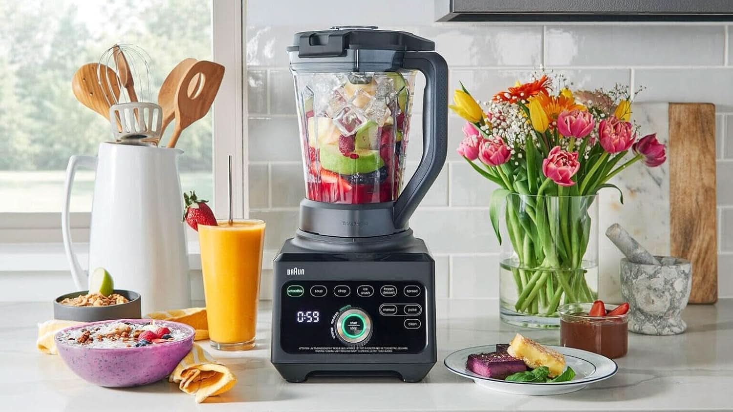 Braun Hochleistungsmixer Powerblend 9 JB9040 – Standmixer Mit Glas-Mixkrug, 18 Mixprogram, 10 Geschwindigkeiten + Pulsefunktion, Heiße Suppen Funktion, Reinigungsprogramm, Stampfer, 1600 W, Schwarz Kitchen Naty