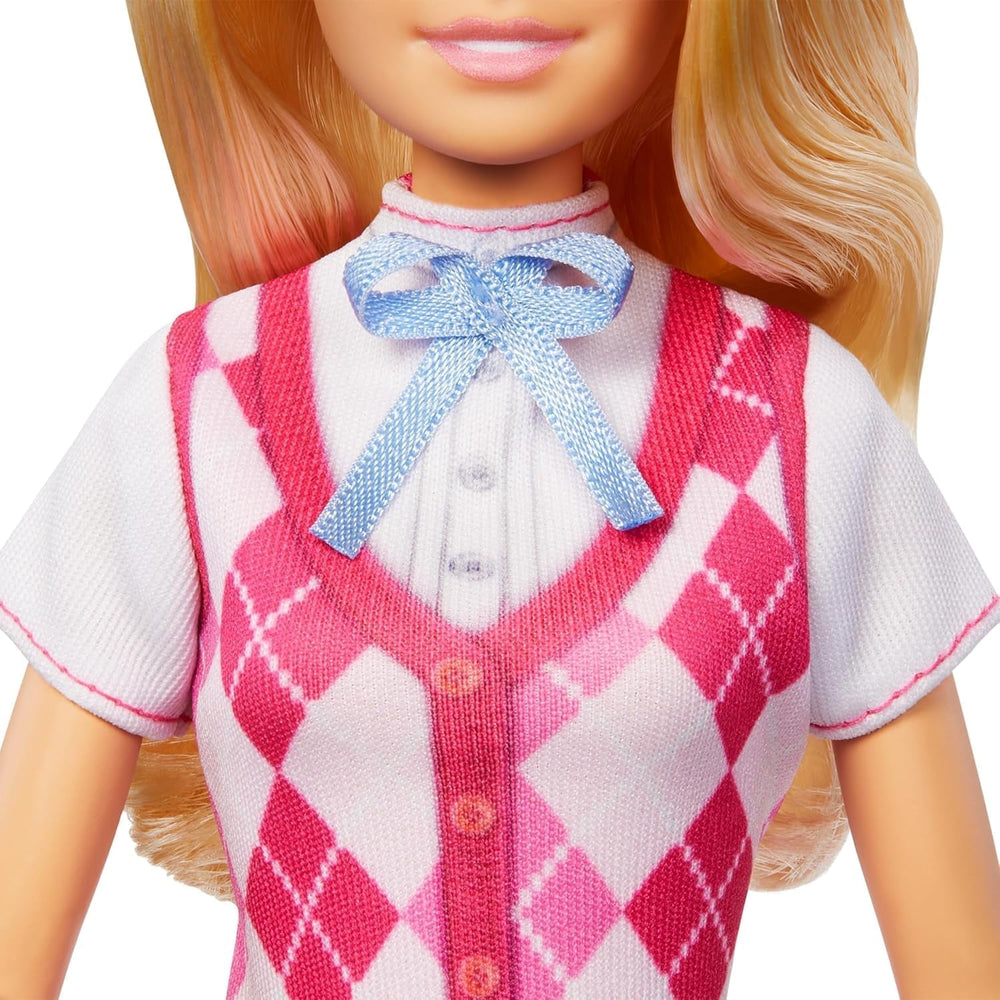 Păpușă Barbie Malibu "și accesorii de la Barbie Mysteries: Misterioasa aventură a calului", inclusiv păpușă de modă, costum de călărie detașabil și cască, HXJ38 Papusi Naty Shop