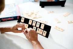 Jumbo Spiele Original Rummikub Classic - der Spieleklassiker unter den Gesellschaftsspielen - für Erwachsene und Kinder ab 7 Jahren JUM17571 Többszínű 2,7 x 3,7 cm