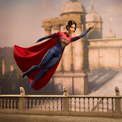 Barbie Supergirl Puppe, Sammlerpuppe aus dem Flash Movie Wearing Red and Blue Anzug mit Umhang, Puppenständer enthalten