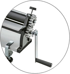 DKN pizza tésztahenger gép kézi hajtókarral, 48,8 cm, tésztafőző gép, teigfolie szárvédő tekercsekkel és Dicken vezérléssel – masszív Stahl és alumínium szerkezet