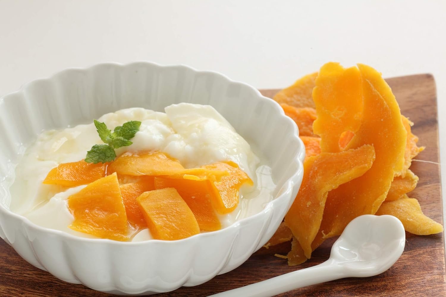 Howa mango uscat - fructe uscate în calitate organică, naturale și nesulfurate - ideal pentru gătit, copt sau ca o gustare sănătoasă - felii de mango - fără zahăr - 1000 g Produse deshidratate Naty Shop